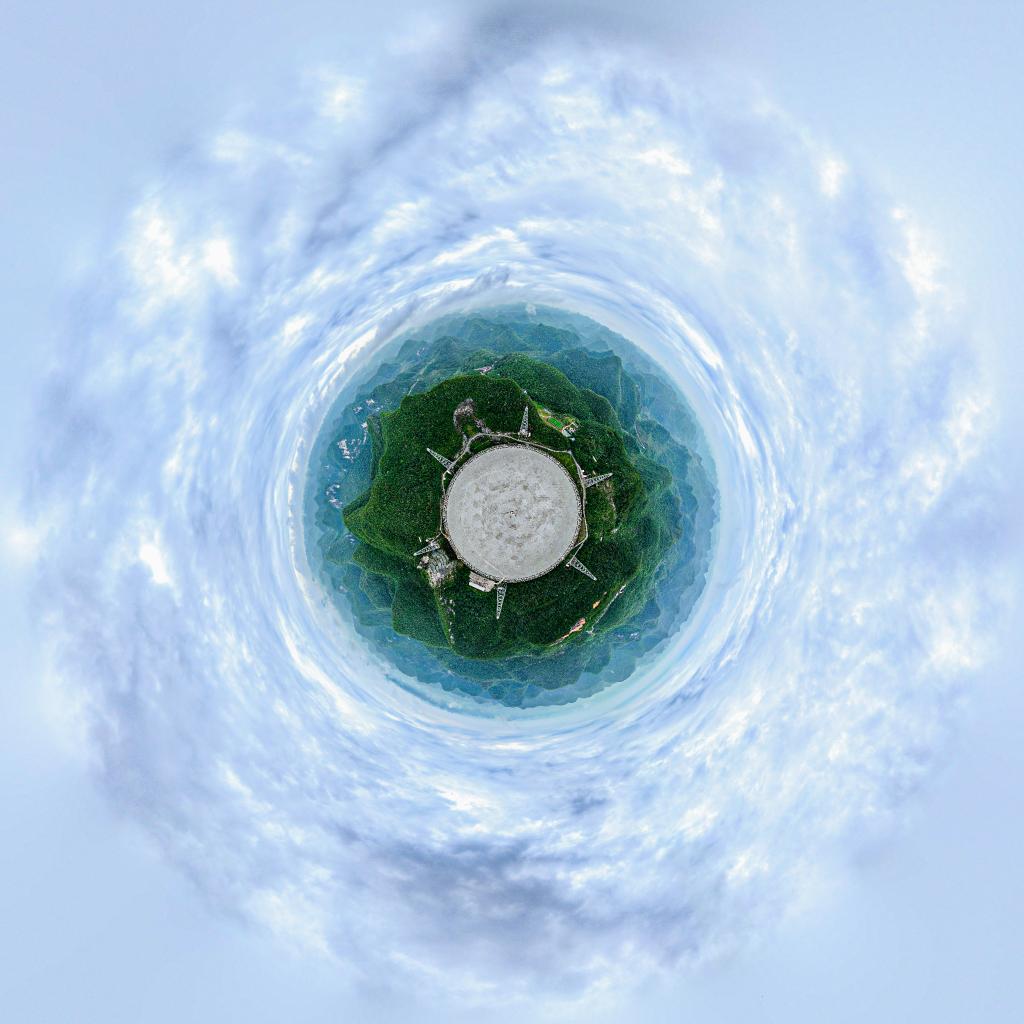 6月23日拍摄的“中国天眼”全景(无人机拼接全景照片)。新华社记者欧东衢 摄